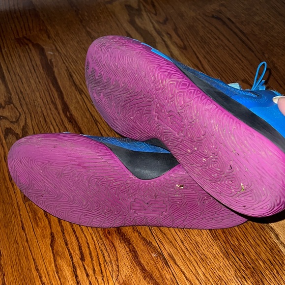 Kyrie Flytrap Nike Sneakers - Picture 4 of 5